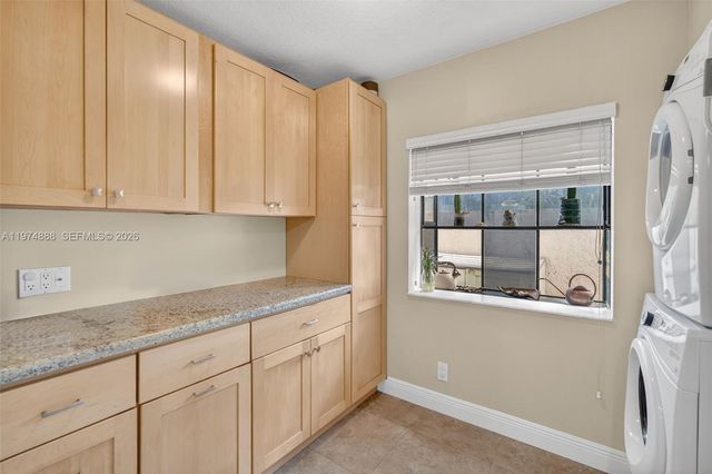 4250 SW 70th Ter, Davie, FL 33314