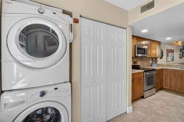 4250 SW 70th Ter, Davie, FL 33314