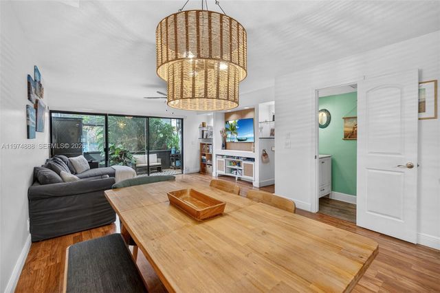 4250 SW 70th Ter, Davie, FL 33314