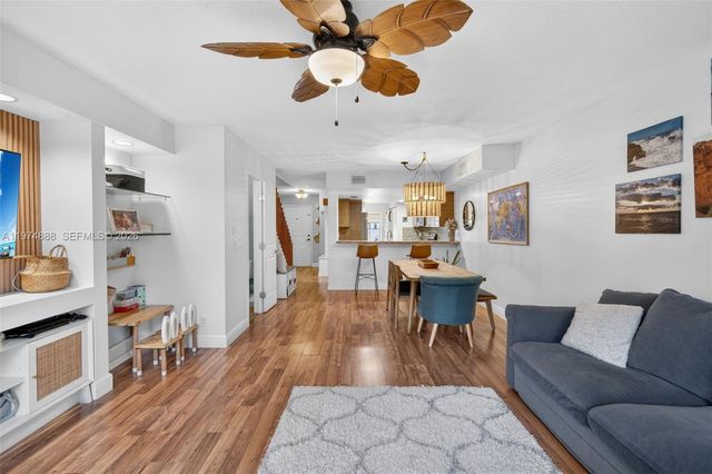 4250 SW 70th Ter, Davie, FL 33314