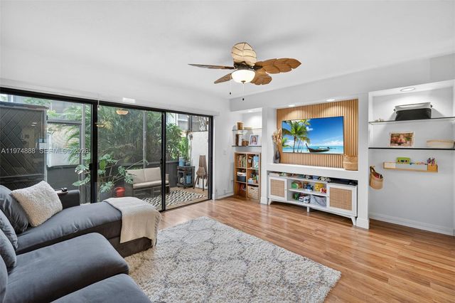 4250 SW 70th Ter, Davie, FL 33314