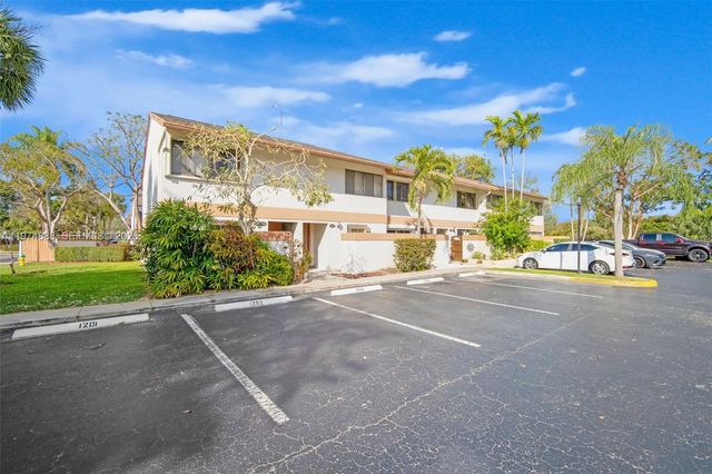 4250 SW 70th Ter, Davie, FL 33314