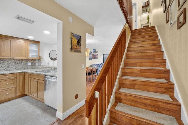 4250 SW 70th Ter, Davie, FL 33314