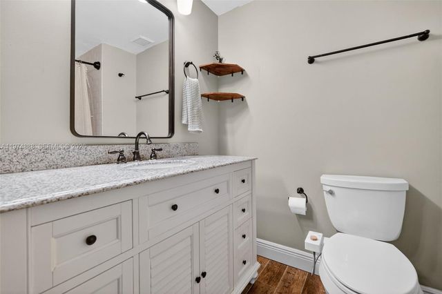 4250 SW 70th Ter, Davie, FL 33314