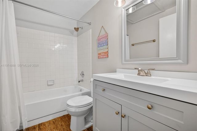 4250 SW 70th Ter, Davie, FL 33314