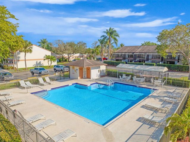 4250 SW 70th Ter, Davie, FL 33314