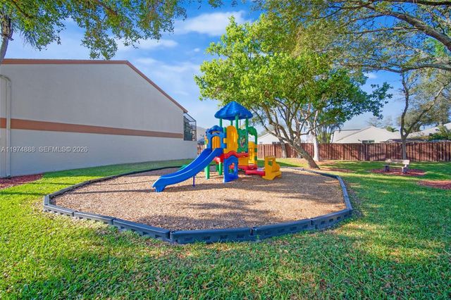 4250 SW 70th Ter, Davie, FL 33314