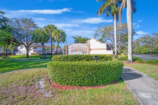 4250 SW 70th Ter, Davie, FL 33314