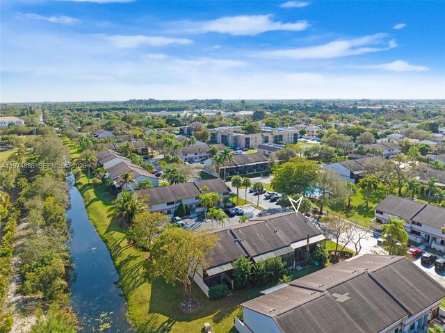 4250 SW 70th Ter, Davie, FL 33314