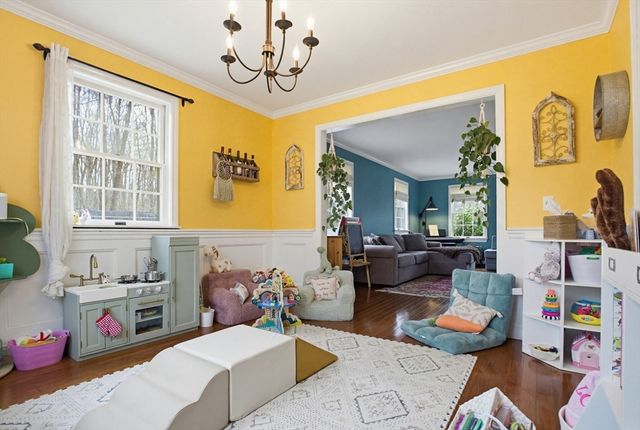 6 Walker Pond Rd, Sturbridge, MA 01566