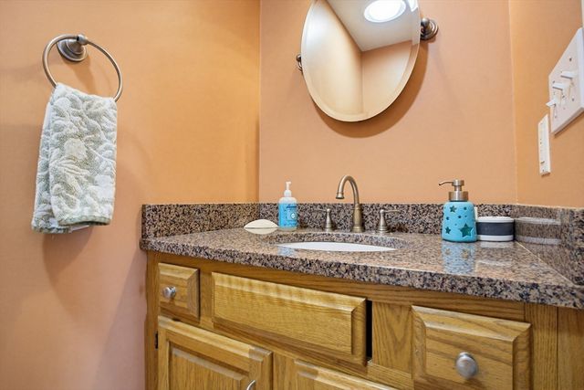 6 Walker Pond Rd, Sturbridge, MA 01566