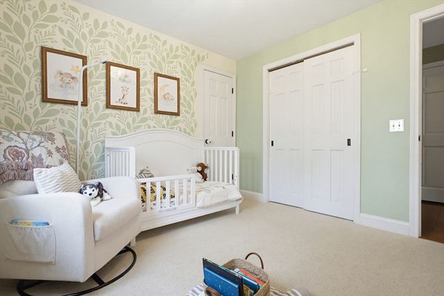 6 Walker Pond Rd, Sturbridge, MA 01566