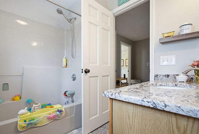 6 Walker Pond Rd, Sturbridge, MA 01566