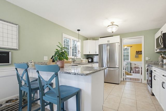 6 Walker Pond Rd, Sturbridge, MA 01566