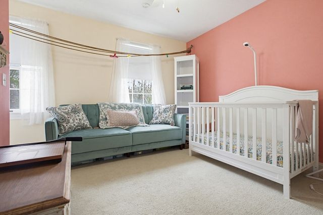 6 Walker Pond Rd, Sturbridge, MA 01566