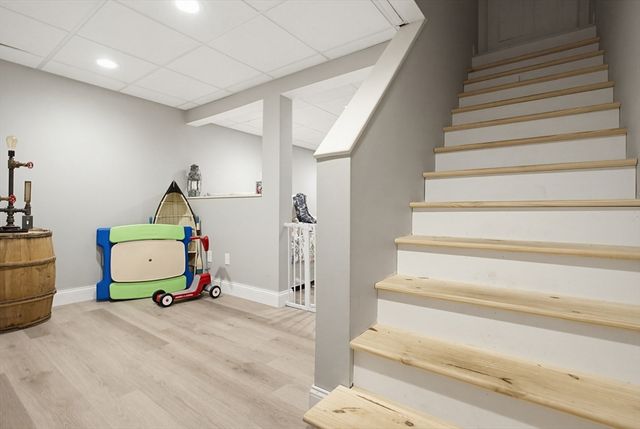 6 Walker Pond Rd, Sturbridge, MA 01566