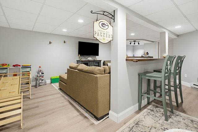 6 Walker Pond Rd, Sturbridge, MA 01566