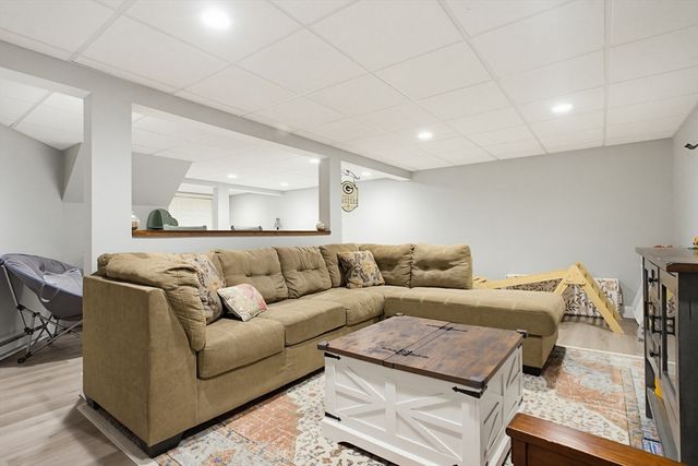 6 Walker Pond Rd, Sturbridge, MA 01566