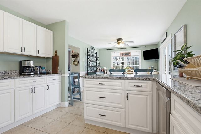 6 Walker Pond Rd, Sturbridge, MA 01566