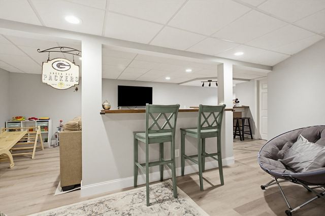 6 Walker Pond Rd, Sturbridge, MA 01566