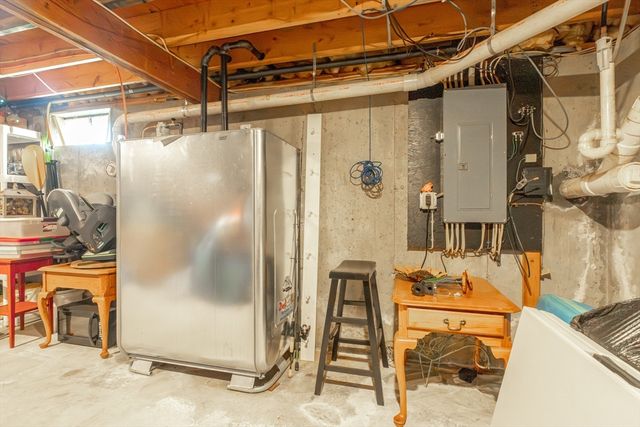 6 Walker Pond Rd, Sturbridge, MA 01566