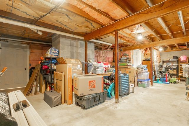 6 Walker Pond Rd, Sturbridge, MA 01566