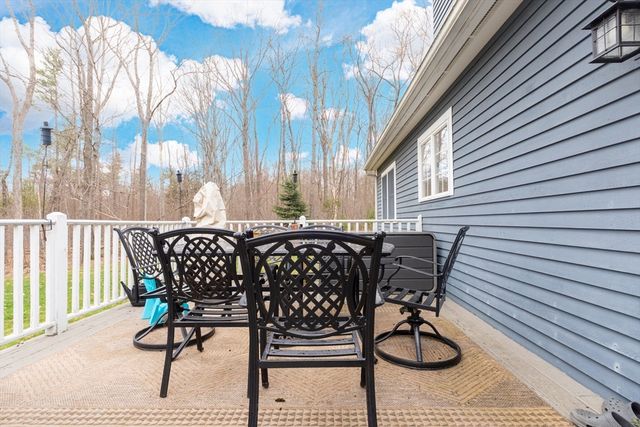 6 Walker Pond Rd, Sturbridge, MA 01566