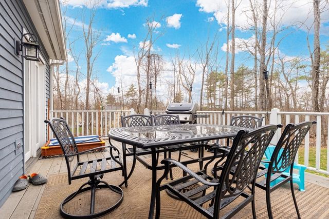 6 Walker Pond Rd, Sturbridge, MA 01566