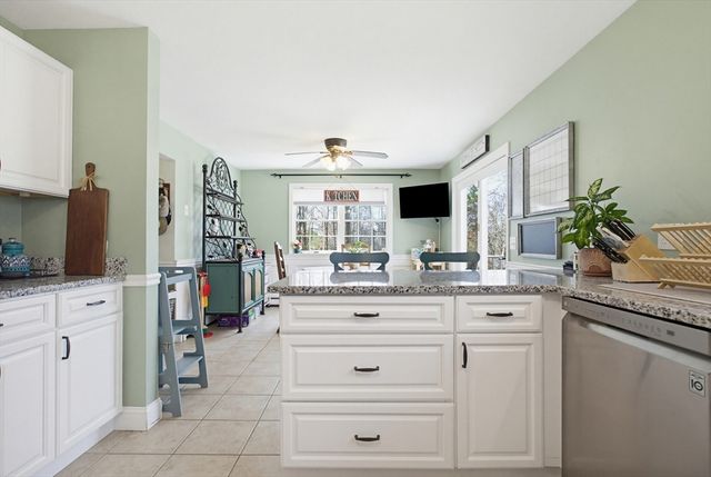 6 Walker Pond Rd, Sturbridge, MA 01566