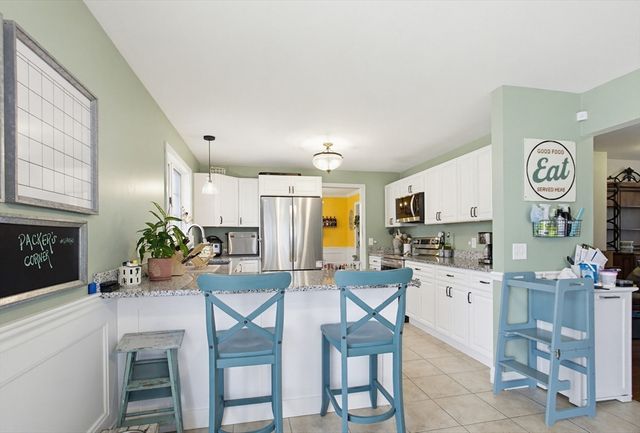 6 Walker Pond Rd, Sturbridge, MA 01566