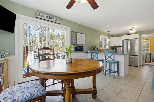 6 Walker Pond Rd, Sturbridge, MA 01566