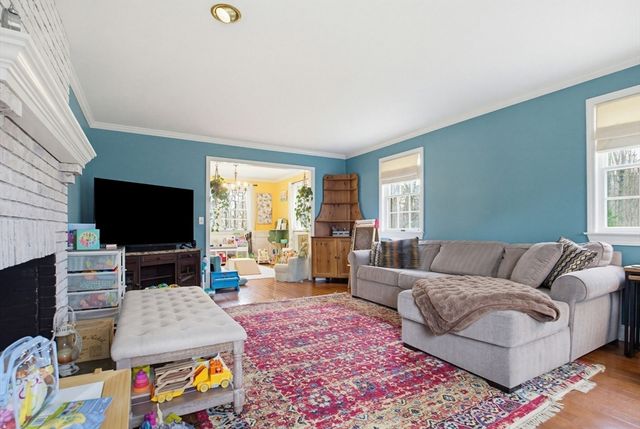 6 Walker Pond Rd, Sturbridge, MA 01566