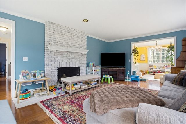 6 Walker Pond Rd, Sturbridge, MA 01566