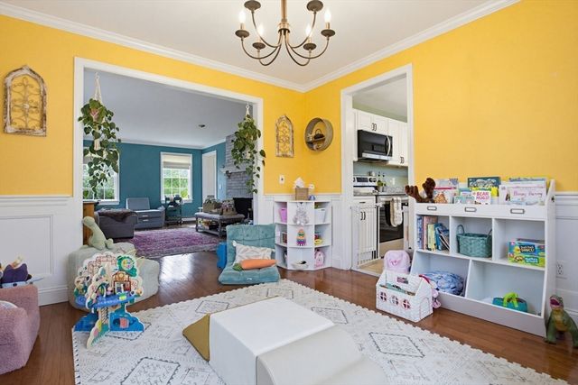 6 Walker Pond Rd, Sturbridge, MA 01566