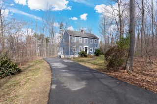 6 Walker Pond Rd, Sturbridge, MA 01566
