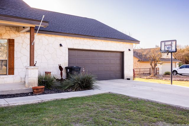 803 RIVER RANCH DR, Bandera, TX 78003