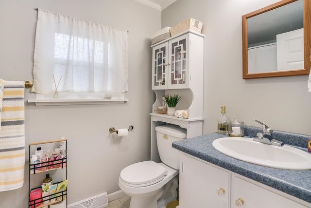 12 Clovercrest Drive, Nashua, NH 03062