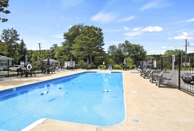 12 Clovercrest Drive, Nashua, NH 03062