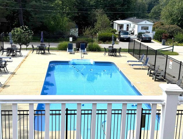 12 Clovercrest Drive, Nashua, NH 03062