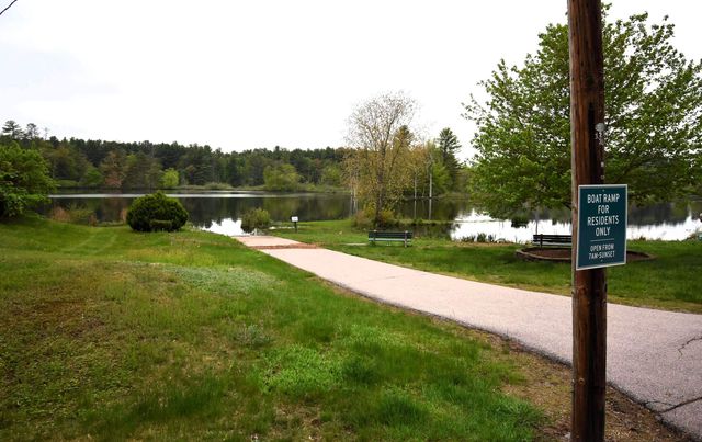 12 Clovercrest Drive, Nashua, NH 03062