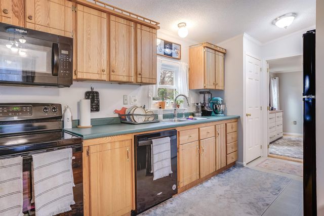 12 Clovercrest Drive, Nashua, NH 03062