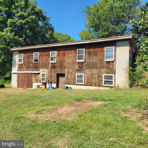14 CLUB RD, Oley, PA 19547