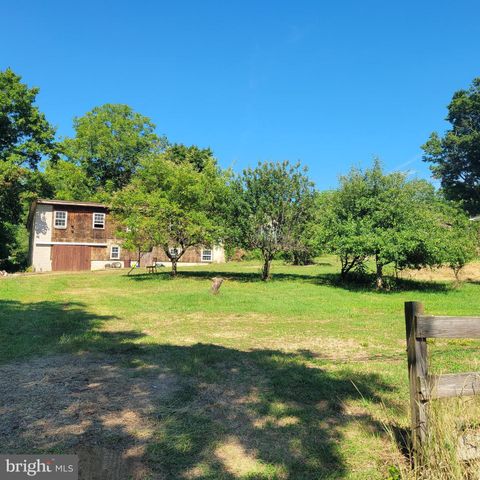 14 CLUB RD, Oley, PA 19547