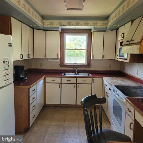 14 CLUB RD, Oley, PA 19547
