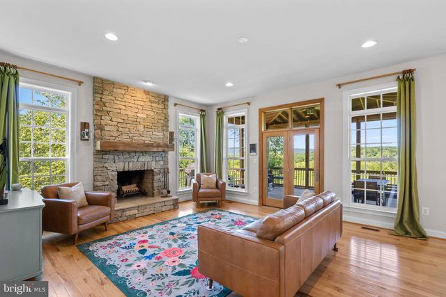 18585 MONTAGUE PL, Purcellville, VA 20132