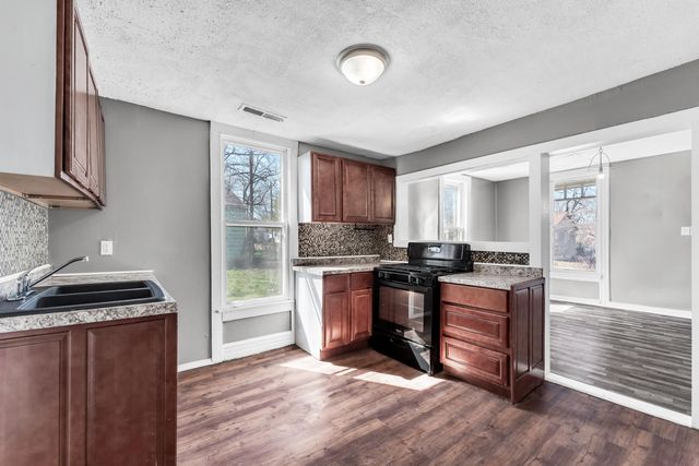 1318 N Douglas Avenue, Springfield, MO 65802