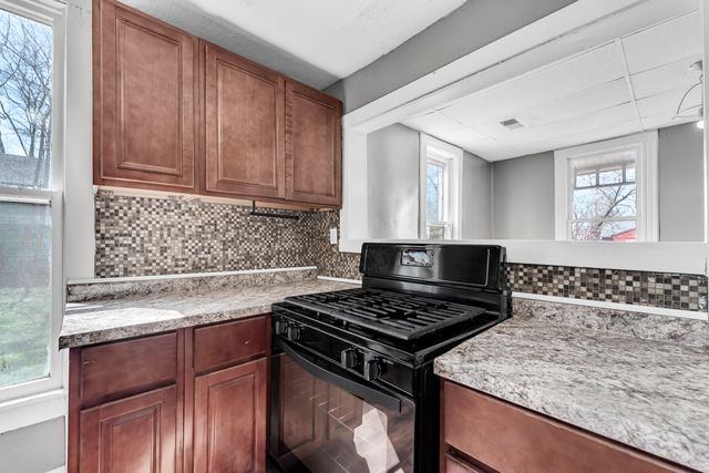 1318 N Douglas Avenue, Springfield, MO 65802