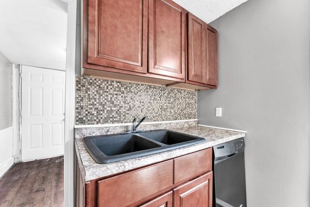 1318 N Douglas Avenue, Springfield, MO 65802