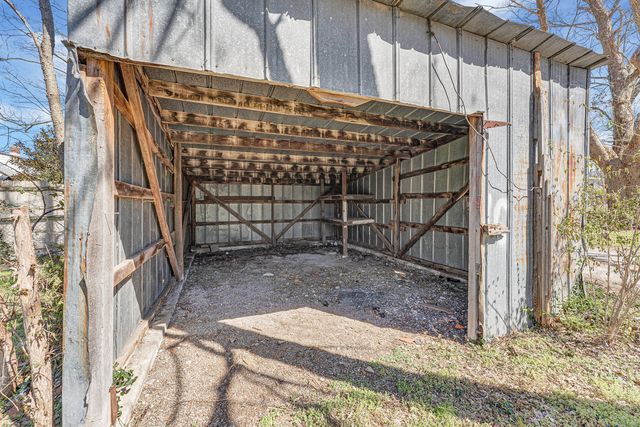 1318 N Douglas Avenue, Springfield, MO 65802