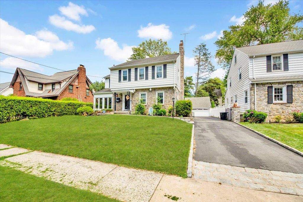 202 Devoe Avenue, Yonkers, NY 10705